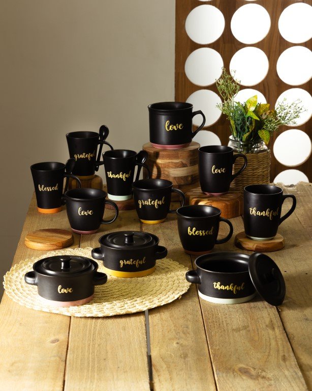 MINI CACAROLA CERAMICA GRATEFUL PRETO MATT/AMARELO 16×12,5x9cm - Image 4